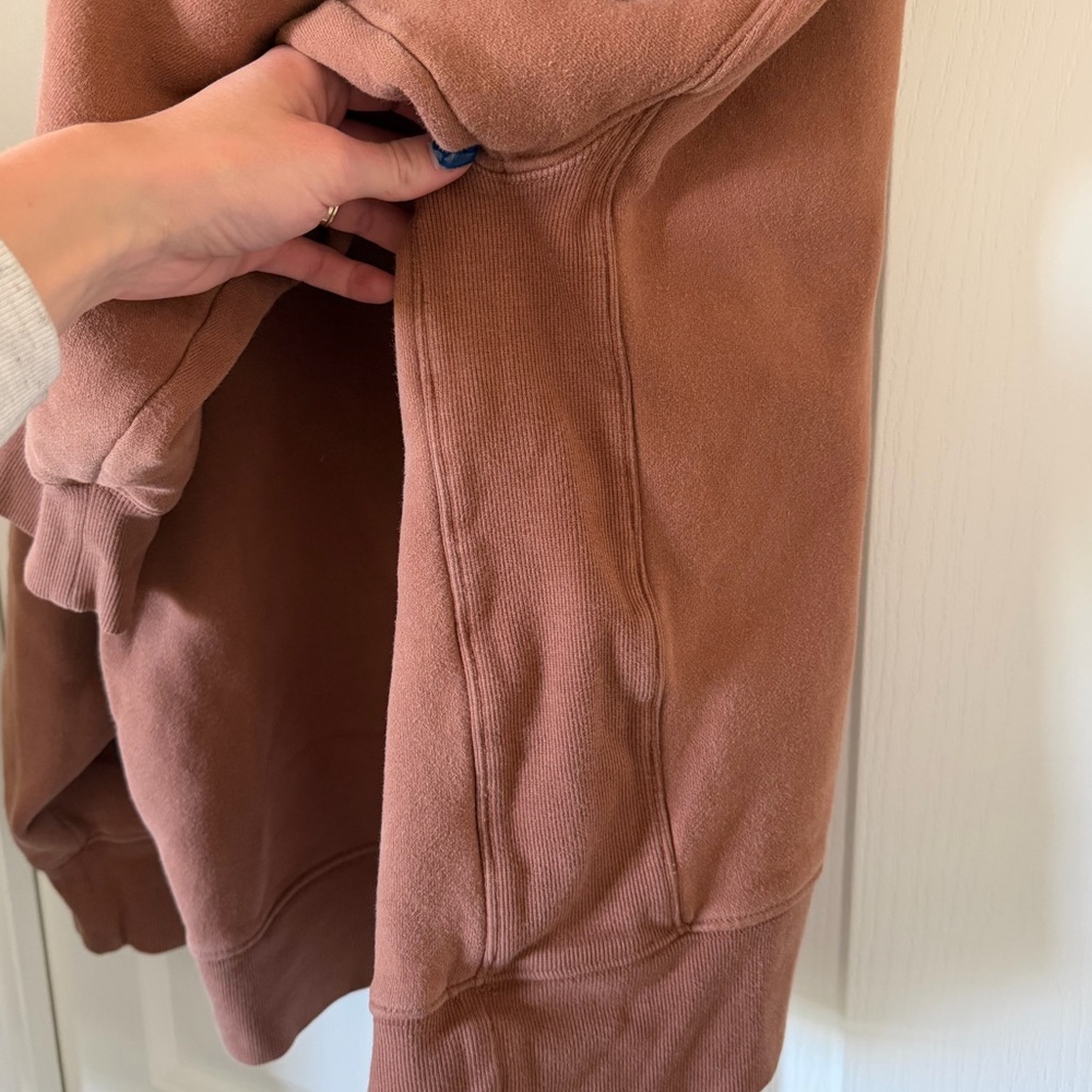 TNA Aritzia Sweatfleece Boyfriend Fit Cozy Fleece Hoodie in Warm Brown - Picture 4 of 4
